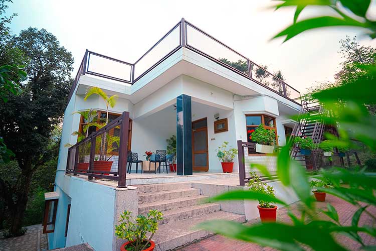 Homestay with Twin Rooms ideal for upto 6 Guests in Bhimtal | Farm Stay Near Delhi
